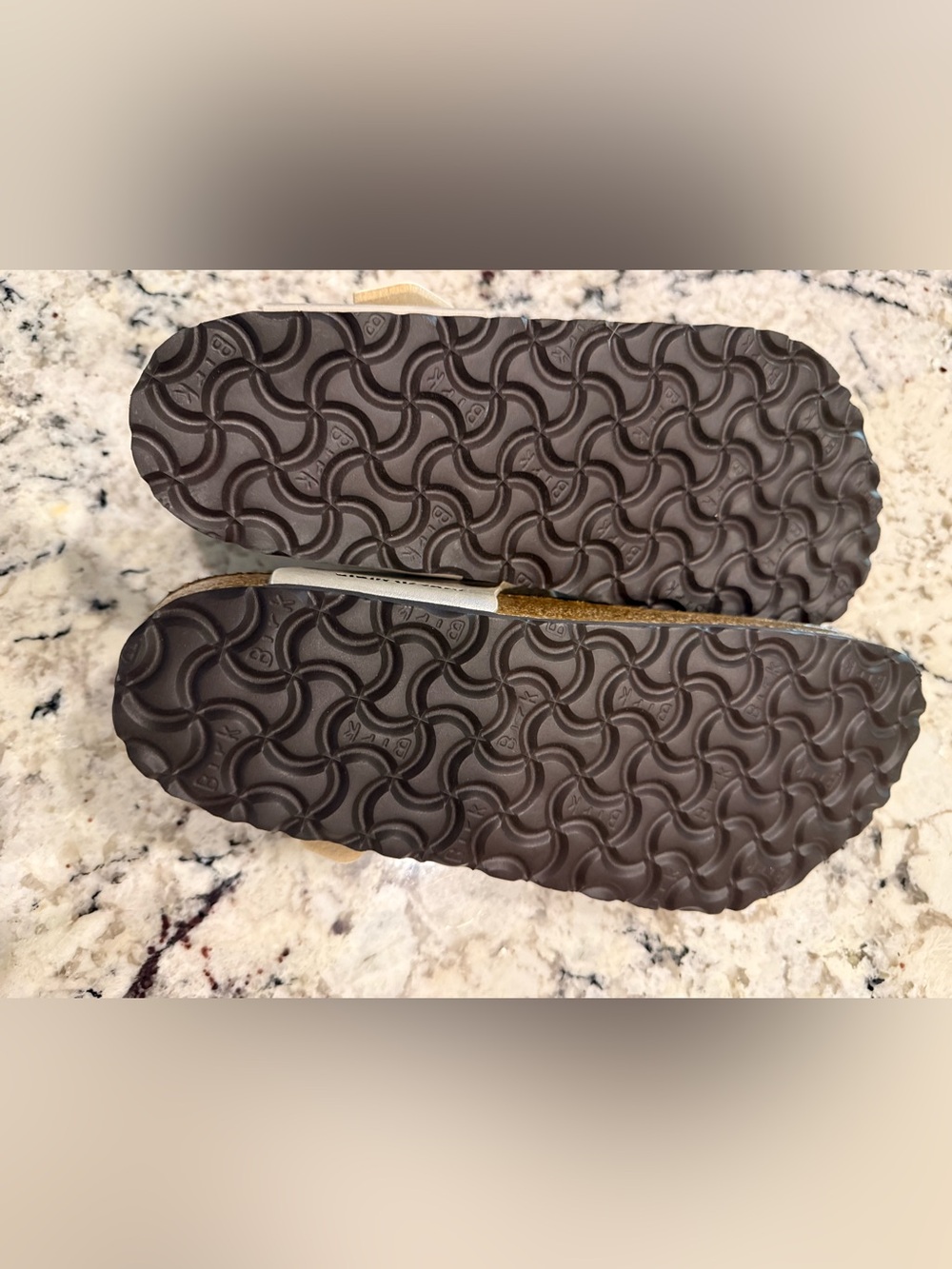 Birkenstock Cream Gizeh Leather Thong Sandals - Picture 5 of 7